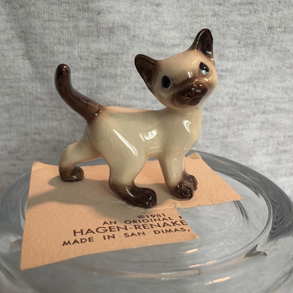 Hagen-Renaker Standing Siamese Cat Tiny Kitten figurine Vintage 1981 Retired